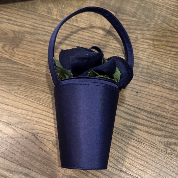 Lulu Guinness Navy Floral Wristlet - Picture 2 of 11